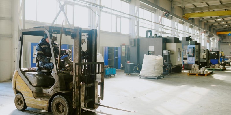 Guia Completo para Escolher a Empilhadeira Ideal para o Seu Negócio